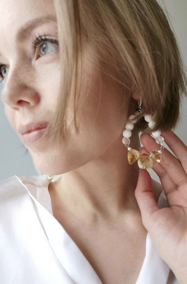 Белые серьги с природным цитрином