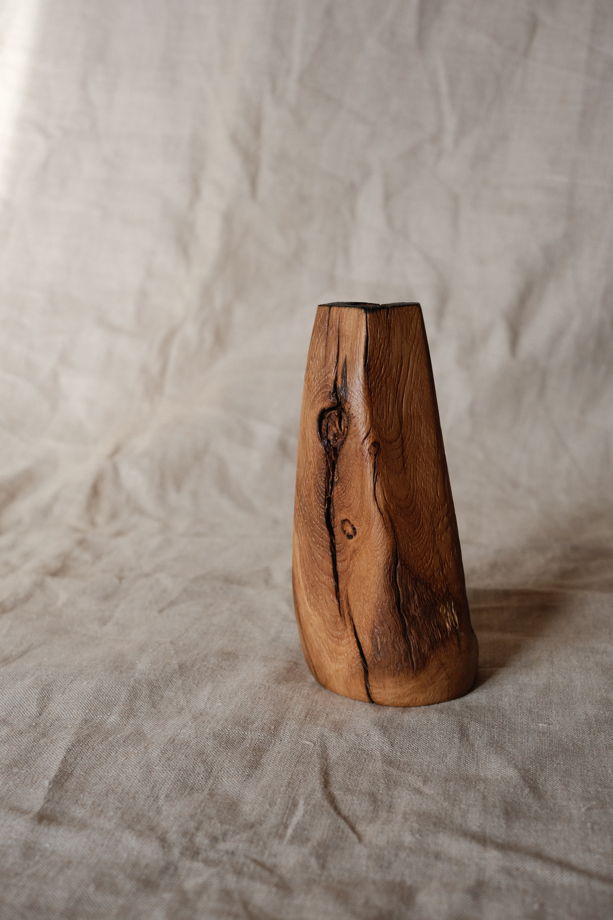 Ваза высокая дубовая