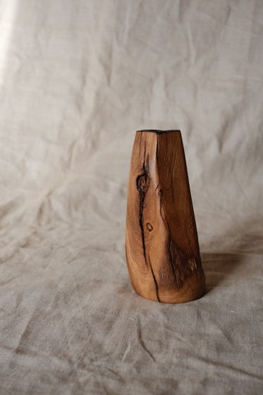 Ваза высокая дубовая