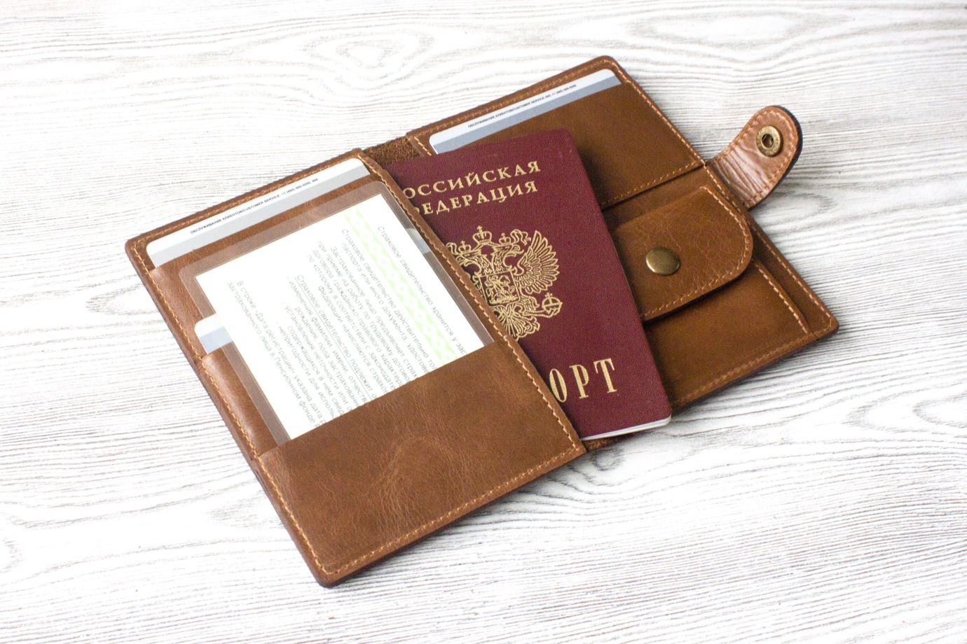 Портмоне из натуральной кожи для паспорта, карт, банкнот и мелочи "Каштан"