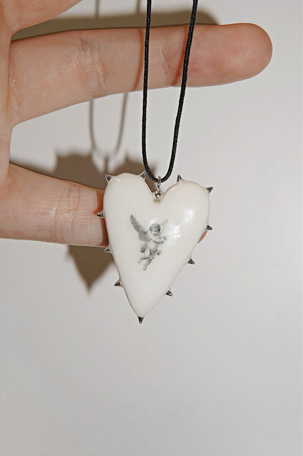 Кулон-перевёртыш в форме сердца с шипами