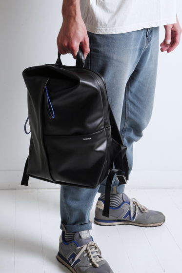 Кожаный черный рюкзак с отделом для ноутбука