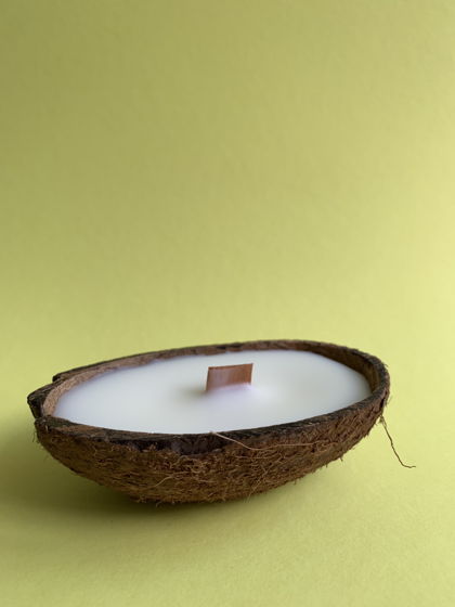 Ароматическая свеча в кокосовой скорлупе