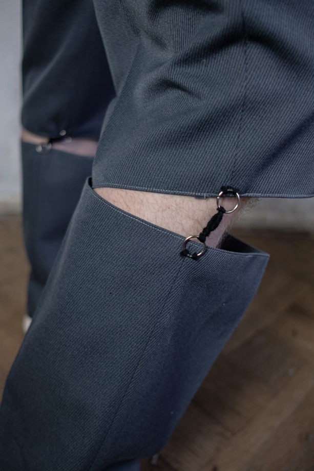 20 divided trousers (брюки с разрезами)