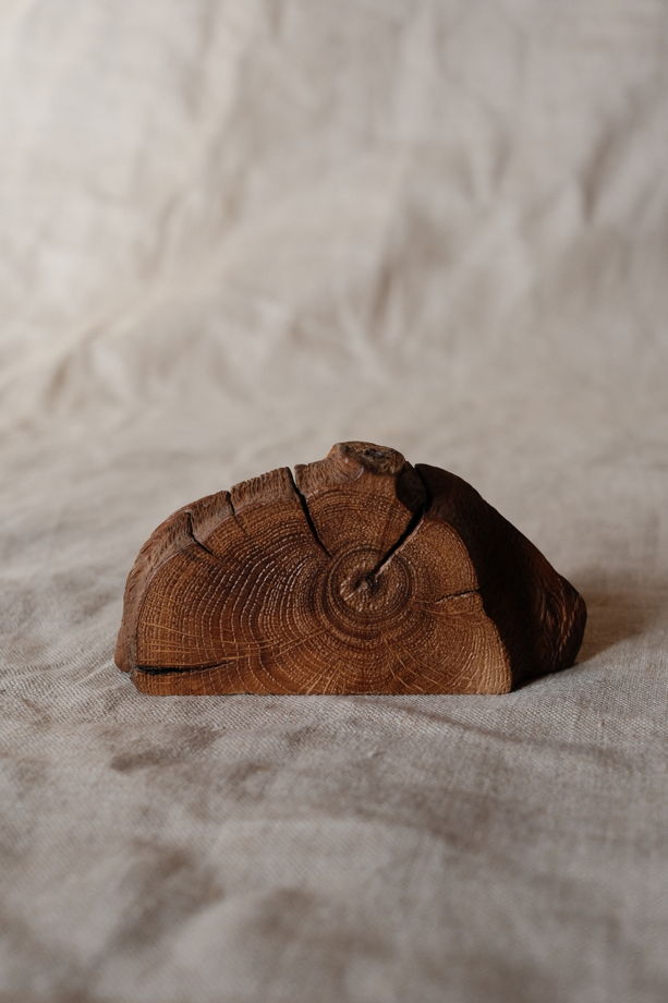 Миниатюрная ваза из дуба