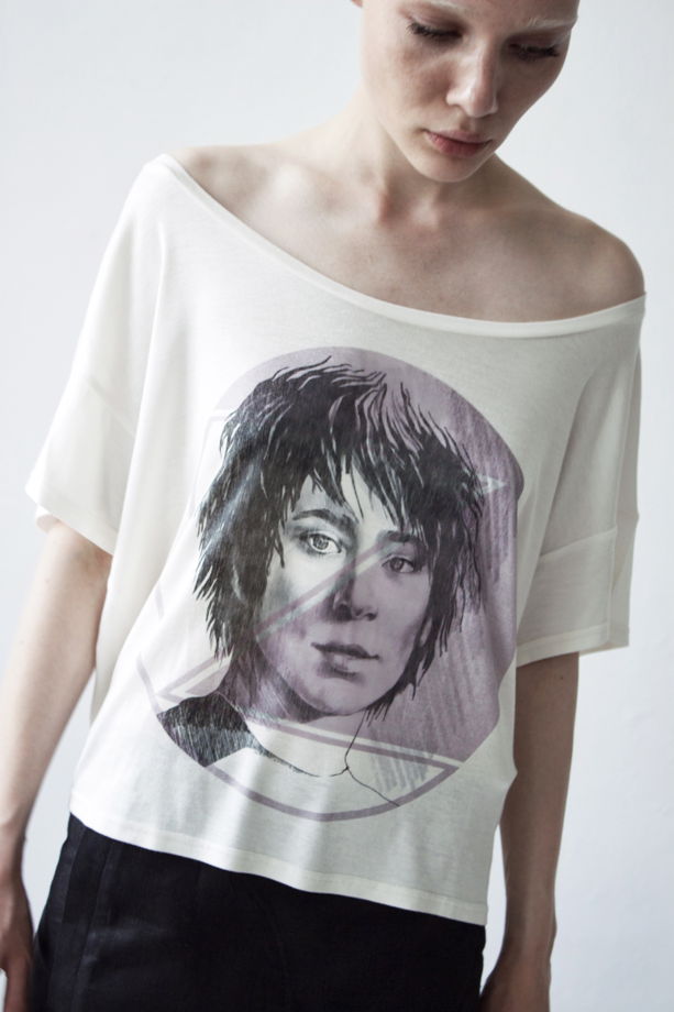 женская футболка свободного кроя с принтом "ЗЕМФИРА"