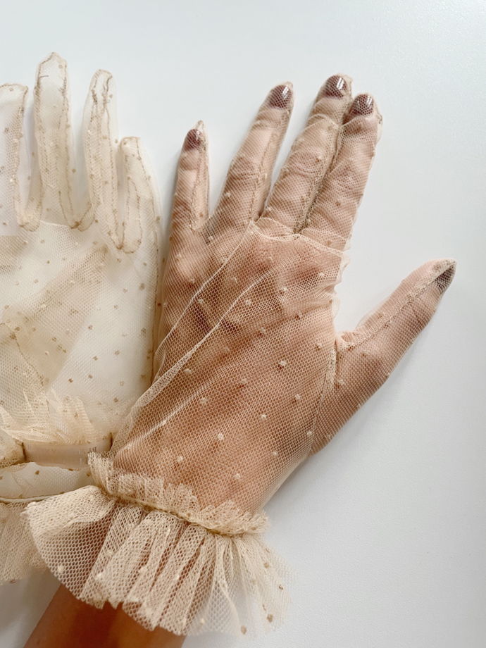 Нежные перчатки из итальянского фатина в телесном цвете