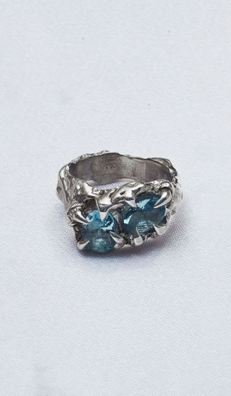 Серебряное кольцо странной формы с голубым цирконом — "CLAW"