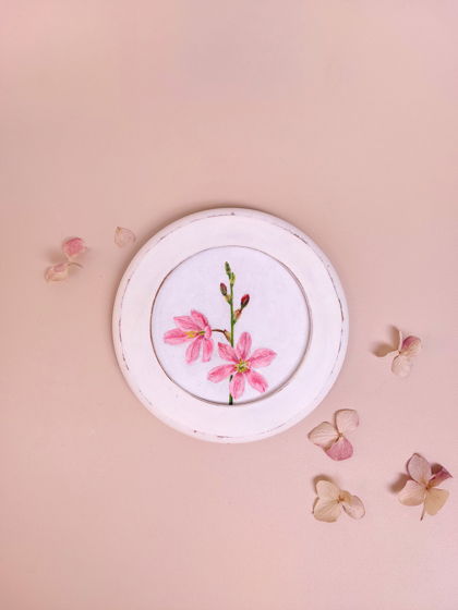 Картина на холсте цветок иксия, акрил, диаметр 10 см