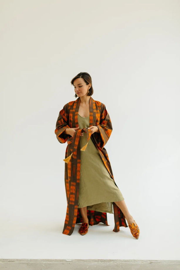 Кимоно из ткани ручной работы.