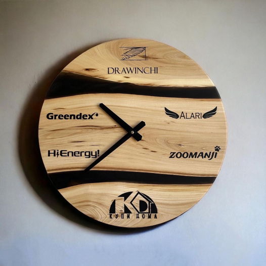 Настенные часы из слэба с гравировкой Вашего логотипа (диаметр - 400 мм.)