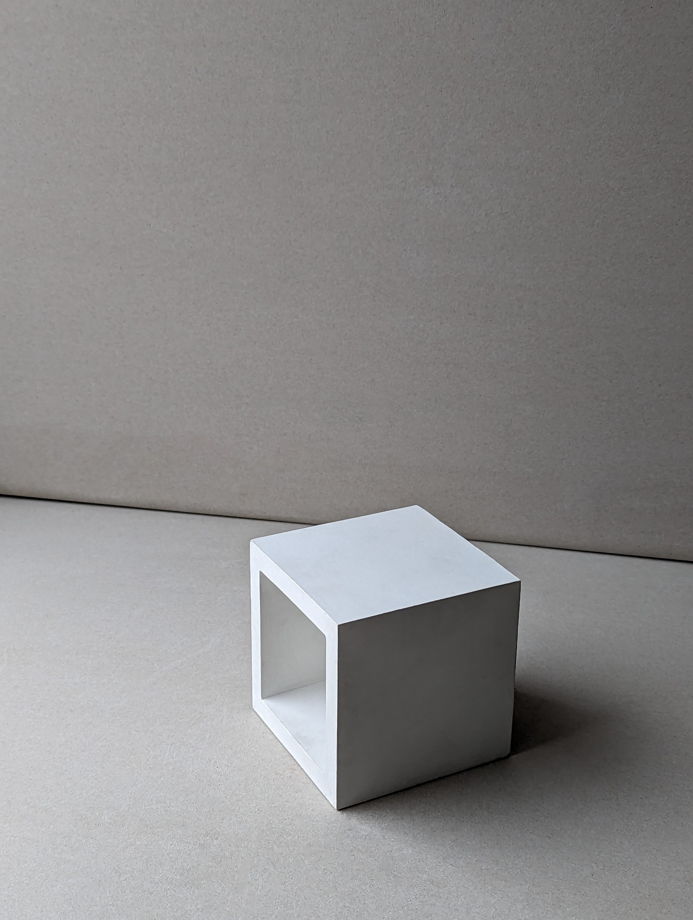 Куб из бетона BERNT L