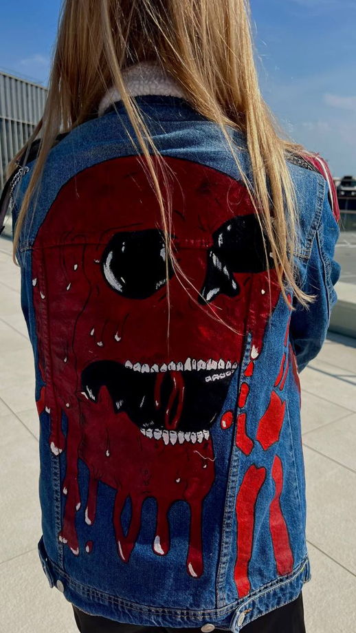Джинсовая куртка «Skull Drip» — авторская роспись, шерпа-подклад, апсайкл