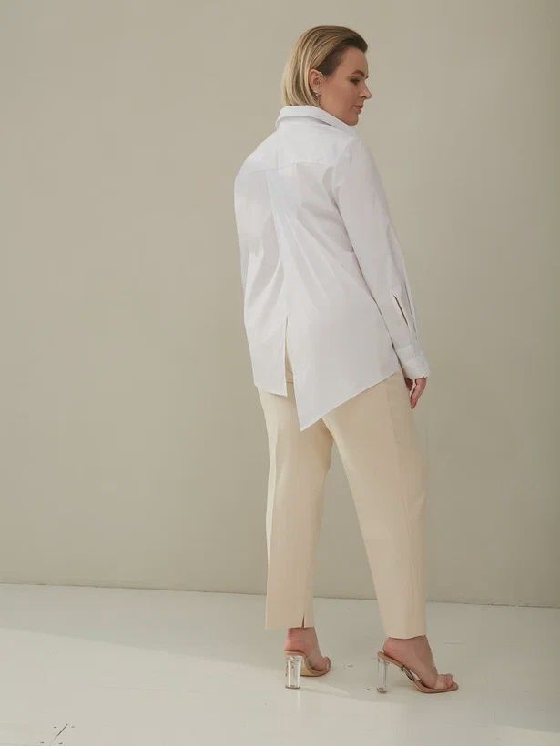 Женская белая рубашка больших размеров с запахом на спинке