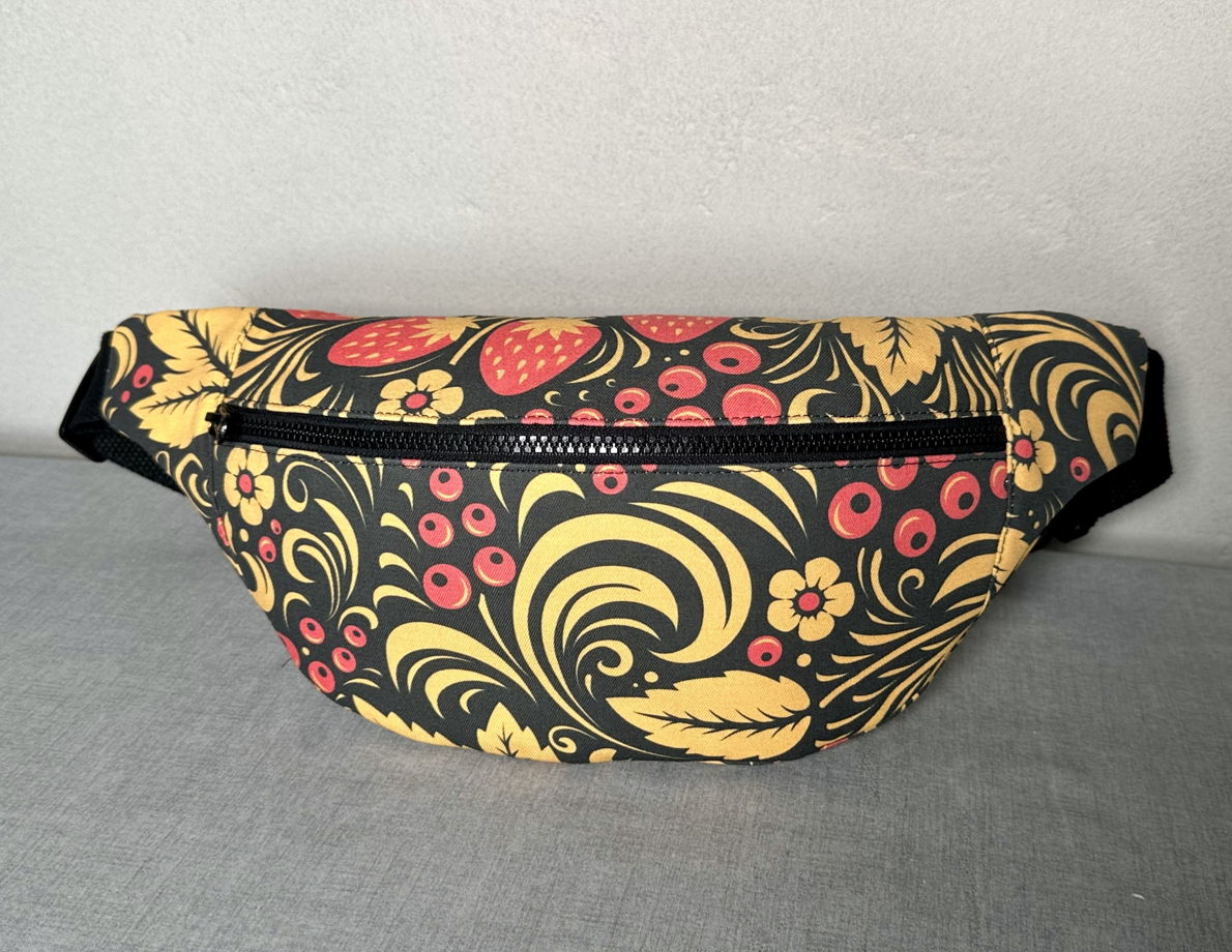 Поясная сумочка из уплотненного денима с принтом в русском стиле