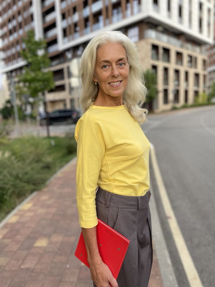 Женский лонгслив желтый укороченный облегающий хлопковый