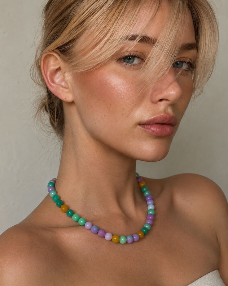 Колье ручной работы из разноцветных бусин халцедона