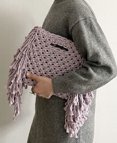 Плетеная сумка с пышной бахромой
