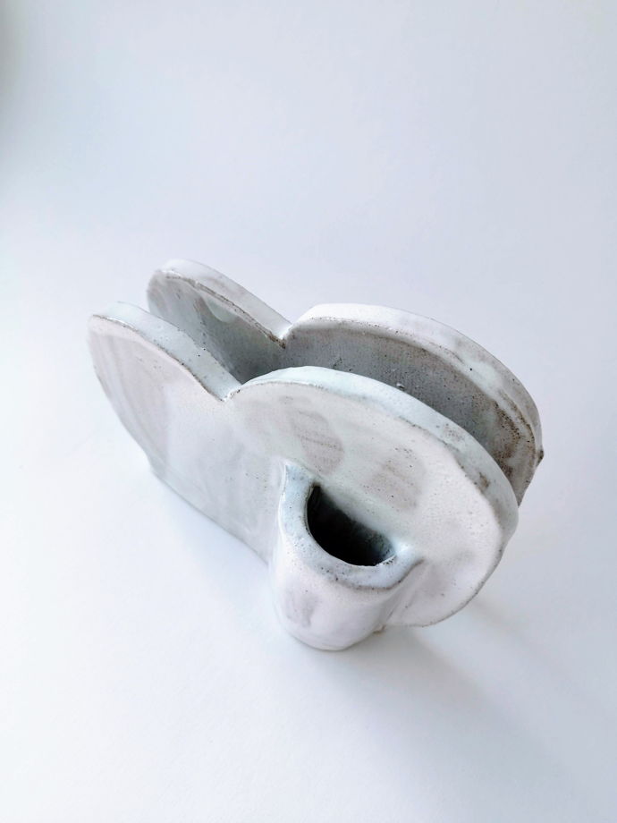 Белая керамическая салфетница в форме сердца
