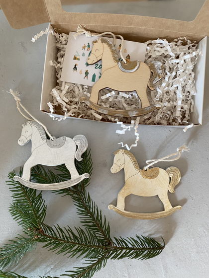 Набор елочных игрушек Лошадки из дерева