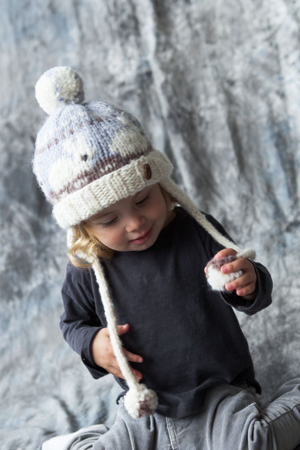 Белая детская зимняя шапка "Зайчики" из 100%ной мягкой шерсти