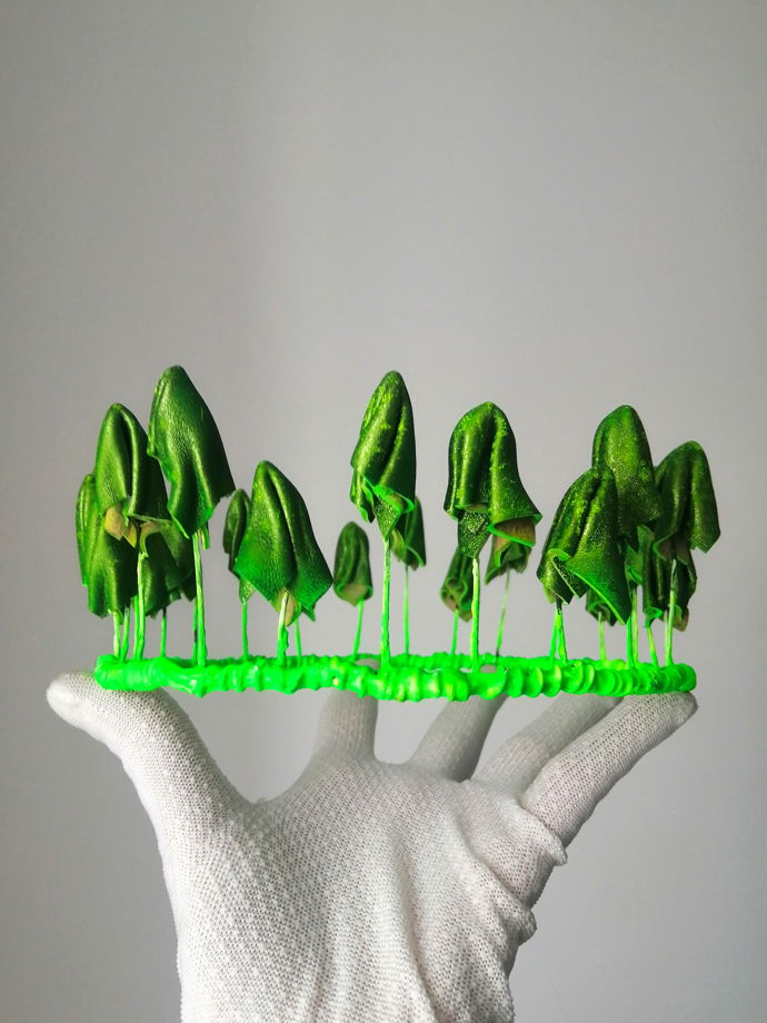 Зелёная неоновая корона из грибов из натуральной кожи