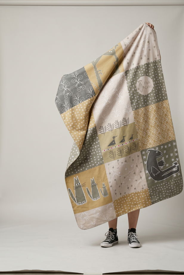 Двусторонний флисовый плед «Бежевый коллаж» 100х150 см для уютных вечеров