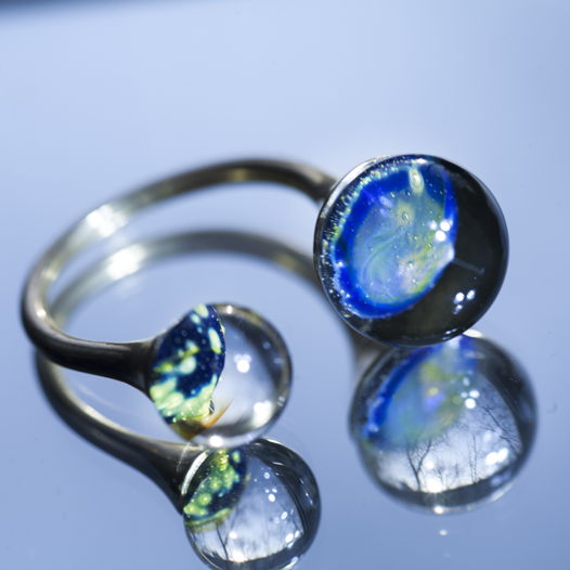 На заказ, по мотивам.  "Планеты" Двойное регулируемое кольцо, бронза и авторское стекло.