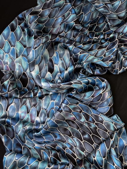 Шелковый шарф «Комодская голубая куфия». (Ручная роспись по натуральному шёлку- атласу)