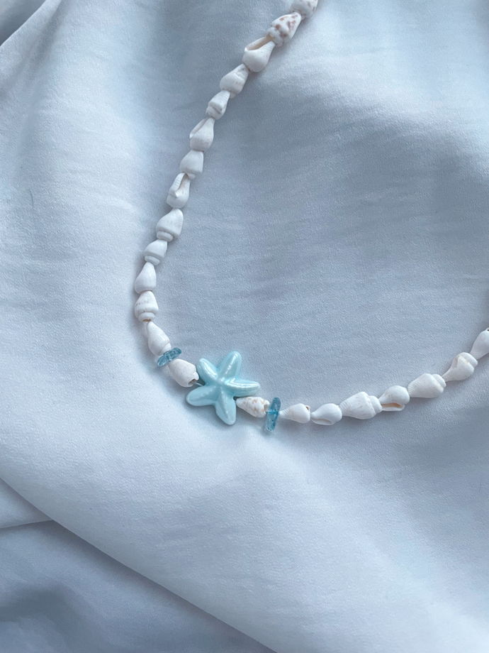 Синее летнее море