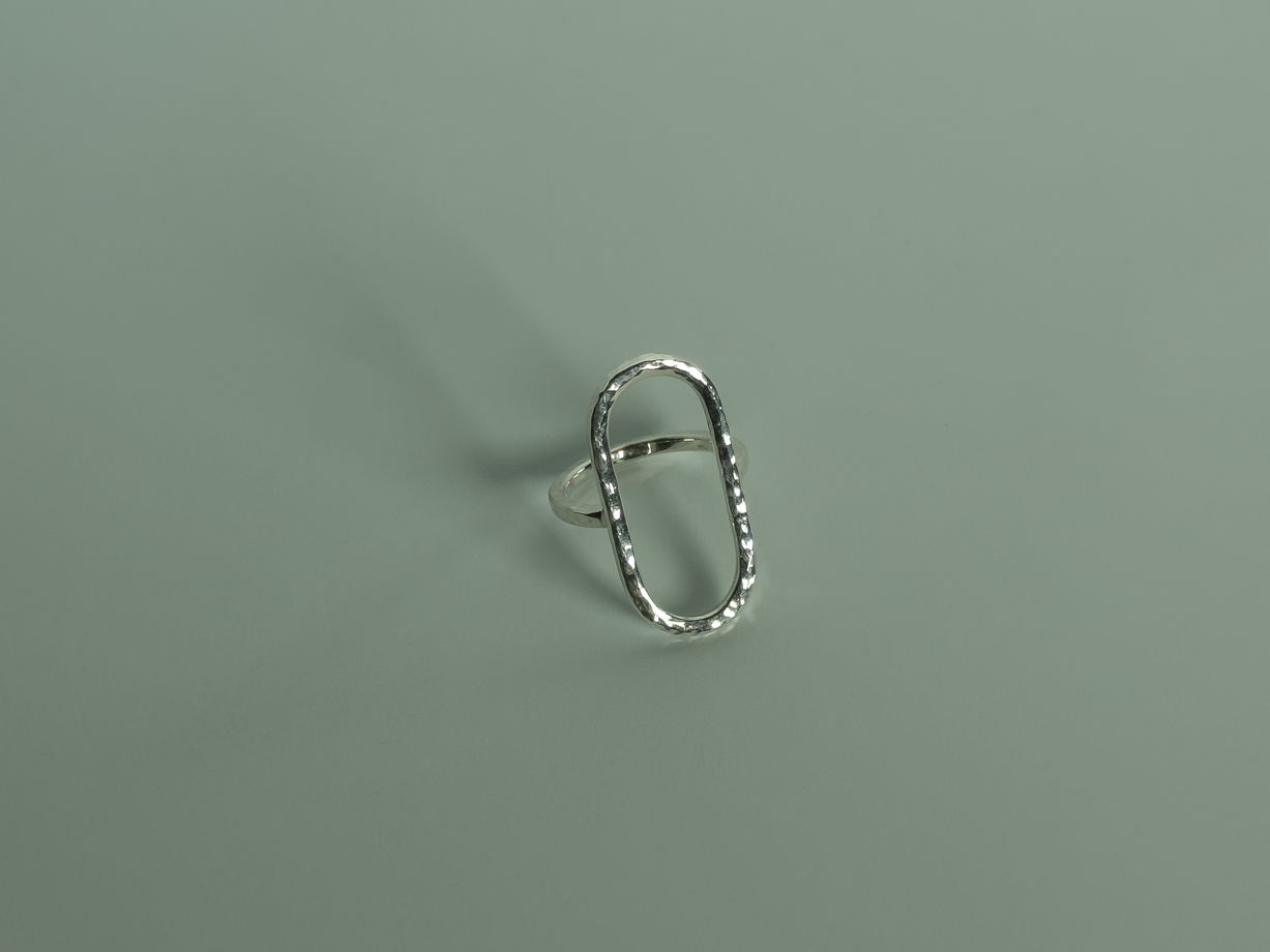 Минималистичное кольцо из серебра, 17 р