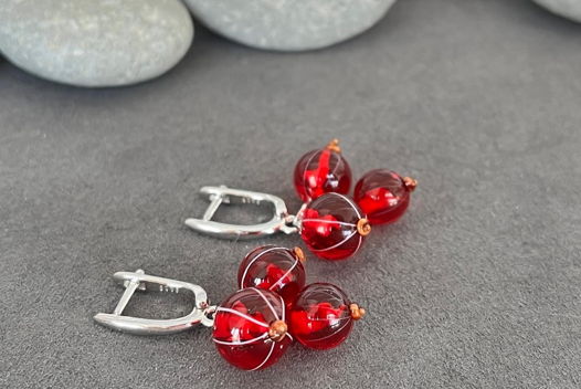 Серьги Красная смородина из стекла