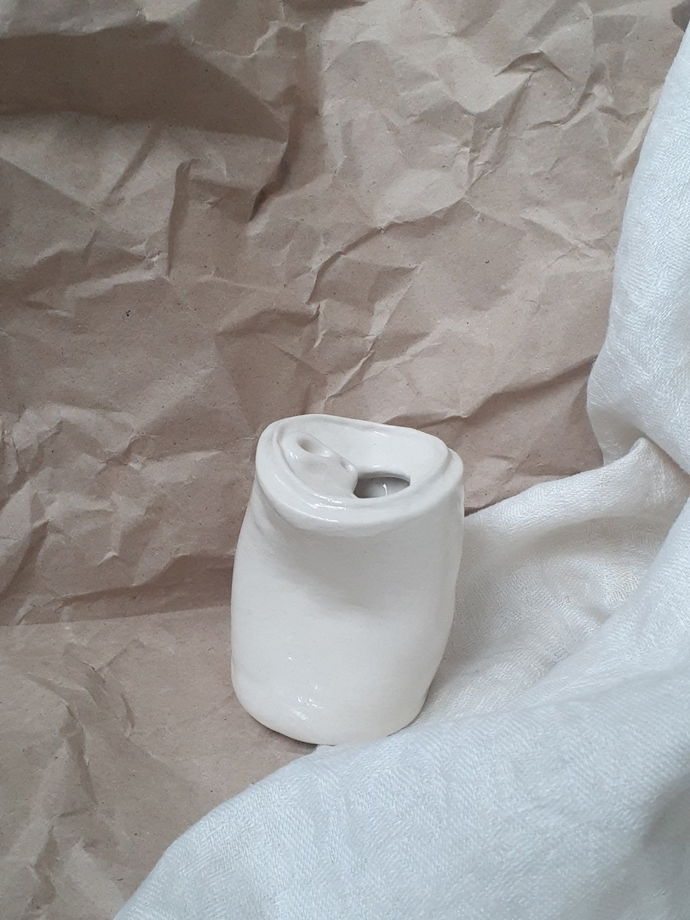Керамическая декоративная мятая банка-ваза ручной работы
