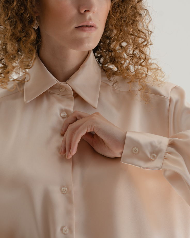 Атласная блуза бежевого цвета со спущенной линией плеча One Size