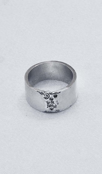 Серебряное кольцо странной формы — "ACNE"