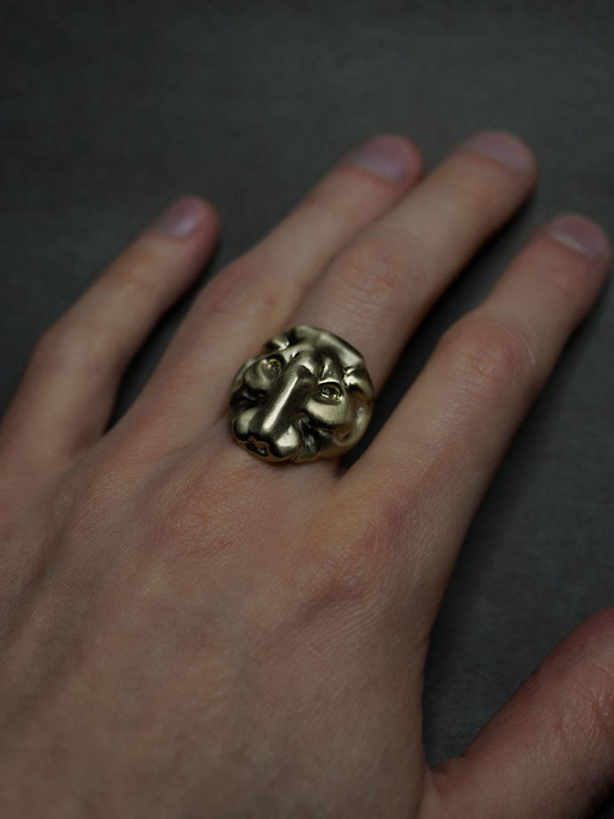Кольцо "Лев Врубеля" в оттенке античного золота