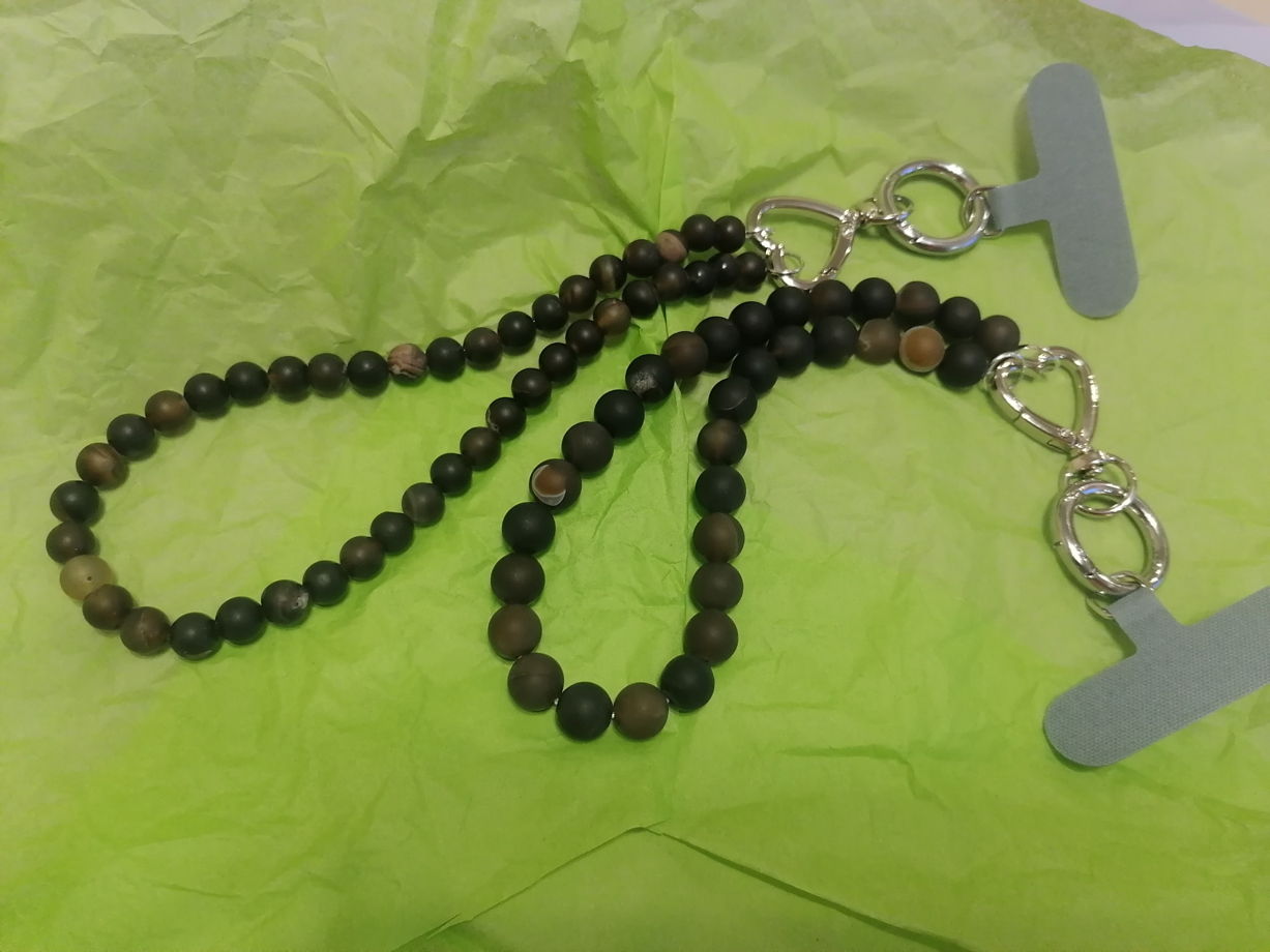 Обвес на телефон из натурального агата.