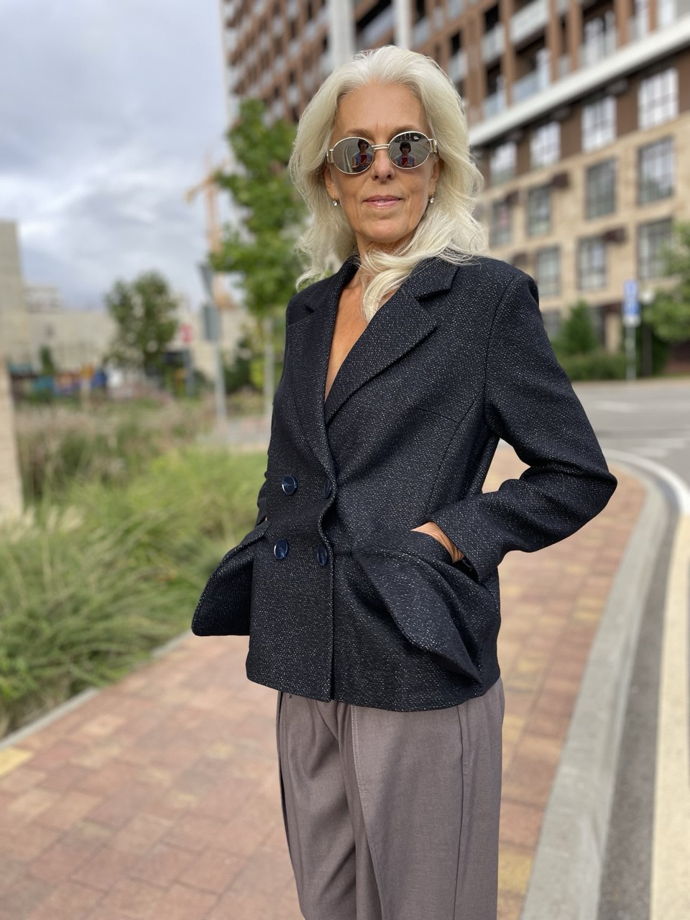 Женский пиджак синий  из итальянской шерсти укороченный. Полупальто женское