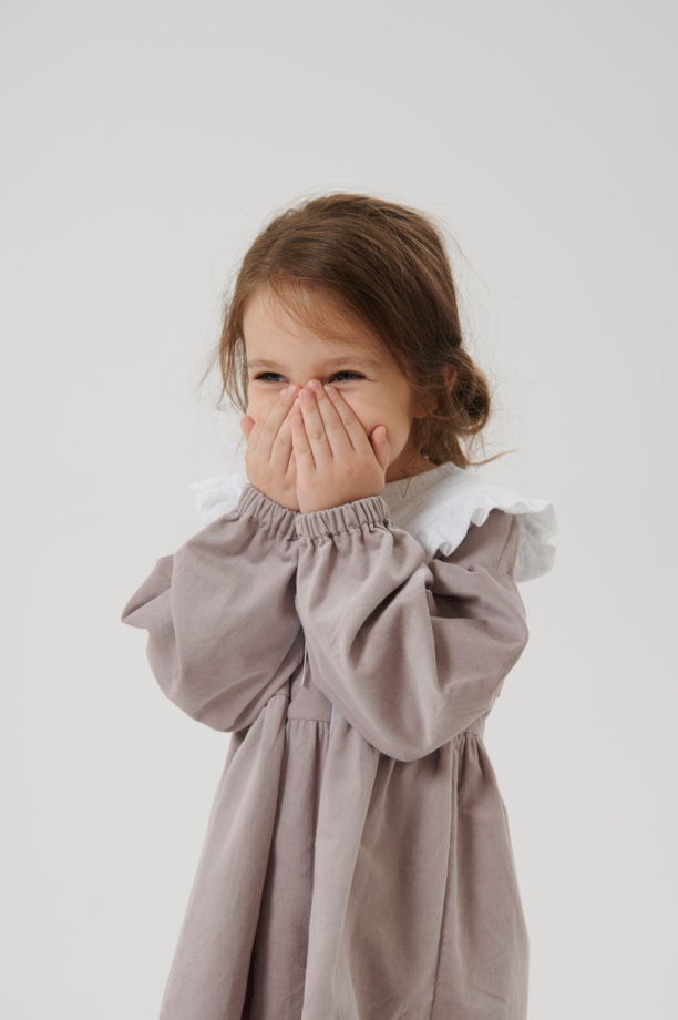 Свободное детское платье из пыльно-розового велюра