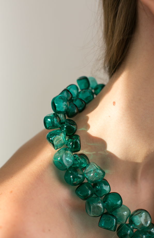 Ожерелье из стеклянных бусин-кубиков "Морская волна"