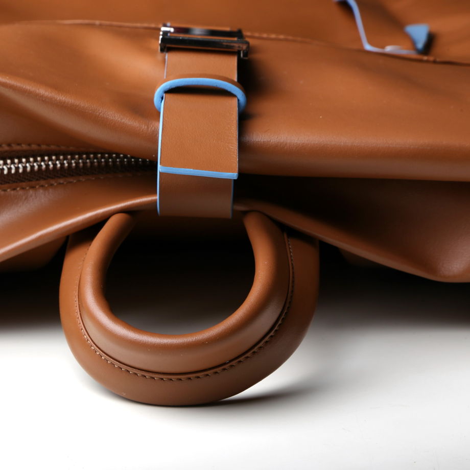 Кожаный рюкзак коньячного цвета с карманом для ноутбука