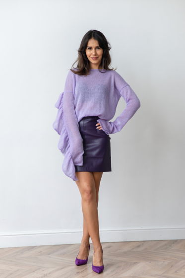 Сиреневый женский воздушный свитер  с воланом на рукаве из кид-мохера
