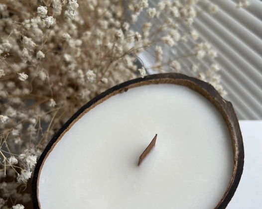 Ароматическая свеча из кокосового воска в кокосовой скорлупке/ 170мл