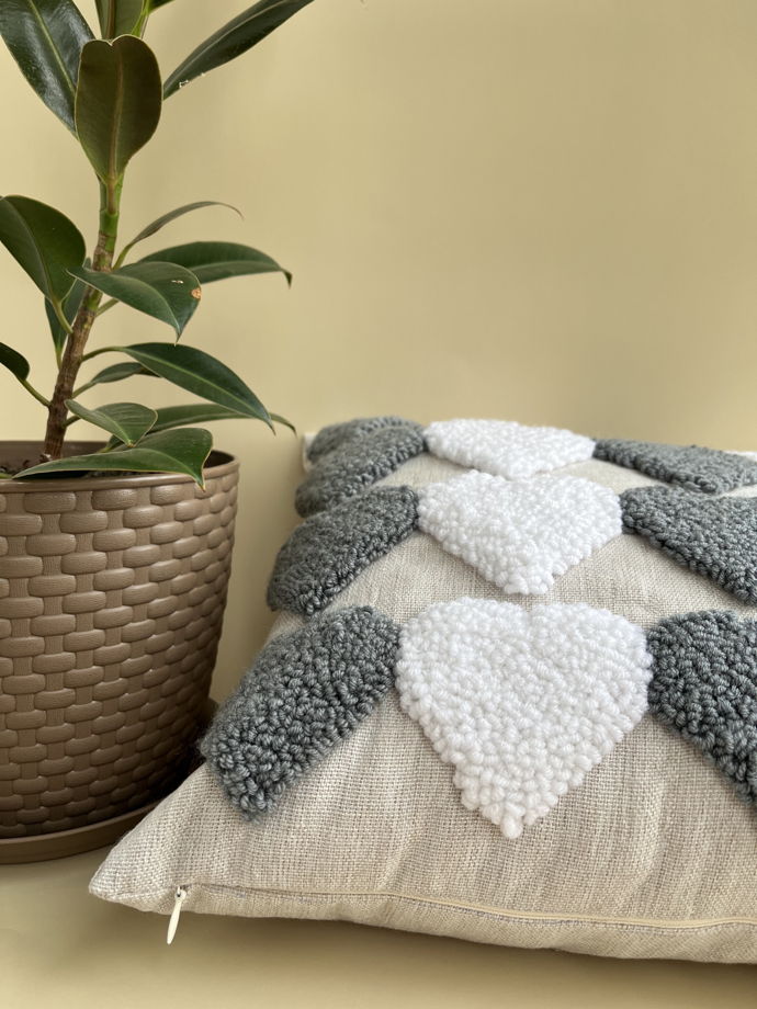 Декоративная подушка с ковровой вышивкой, 35х35