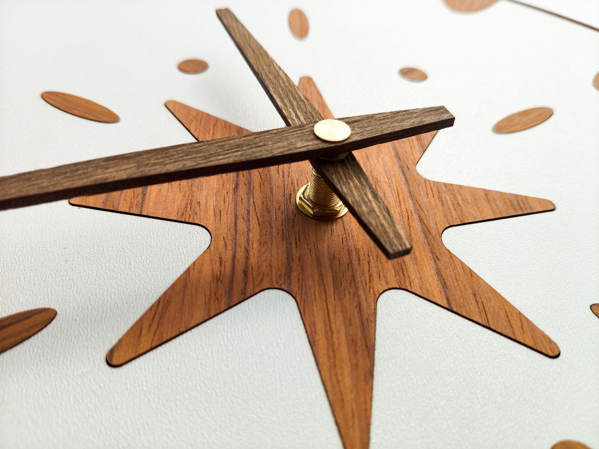 Современные настенные часы из дерева 35см