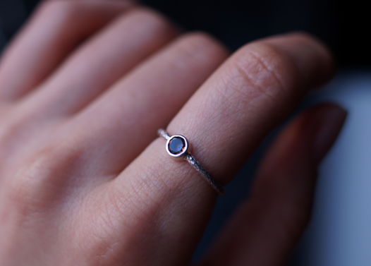 Текстурное серебряное кольцо с дымчатым кварцем (раухтопаз)