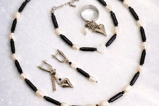 Комплект из гематита и натурального жемчуга "Свидание"