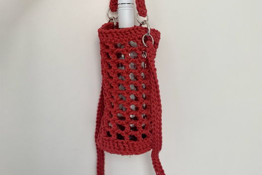 Сумка для бутылки вязаная