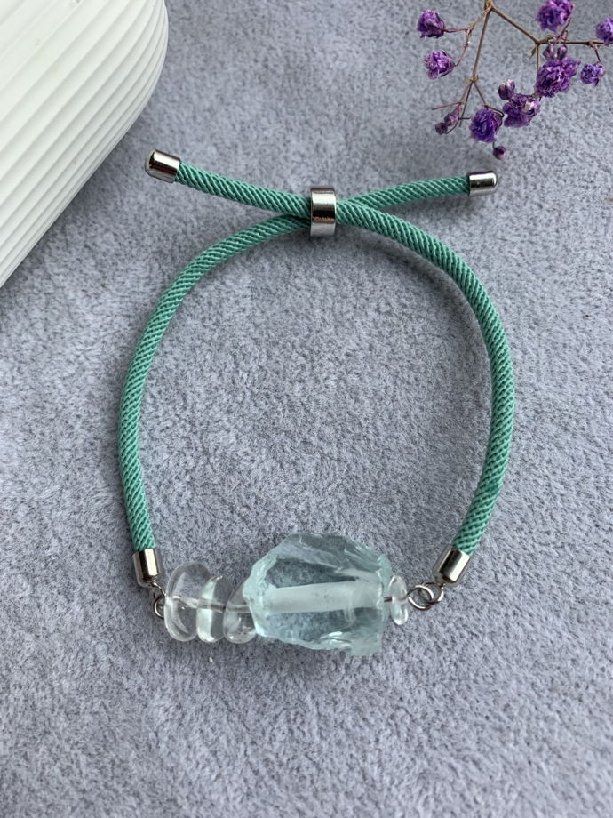 Браслет с аква кварцем и горным хрусталем «Горная бирюза»