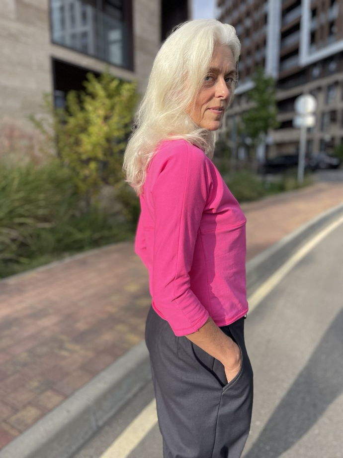 Женский лонгслив фуксия хлопковый укороченный облегающий